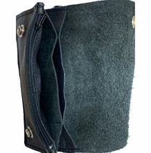  Bi Fold Soft Engrained Leather Wallet 5 interior pockets Heavy Duty Chain